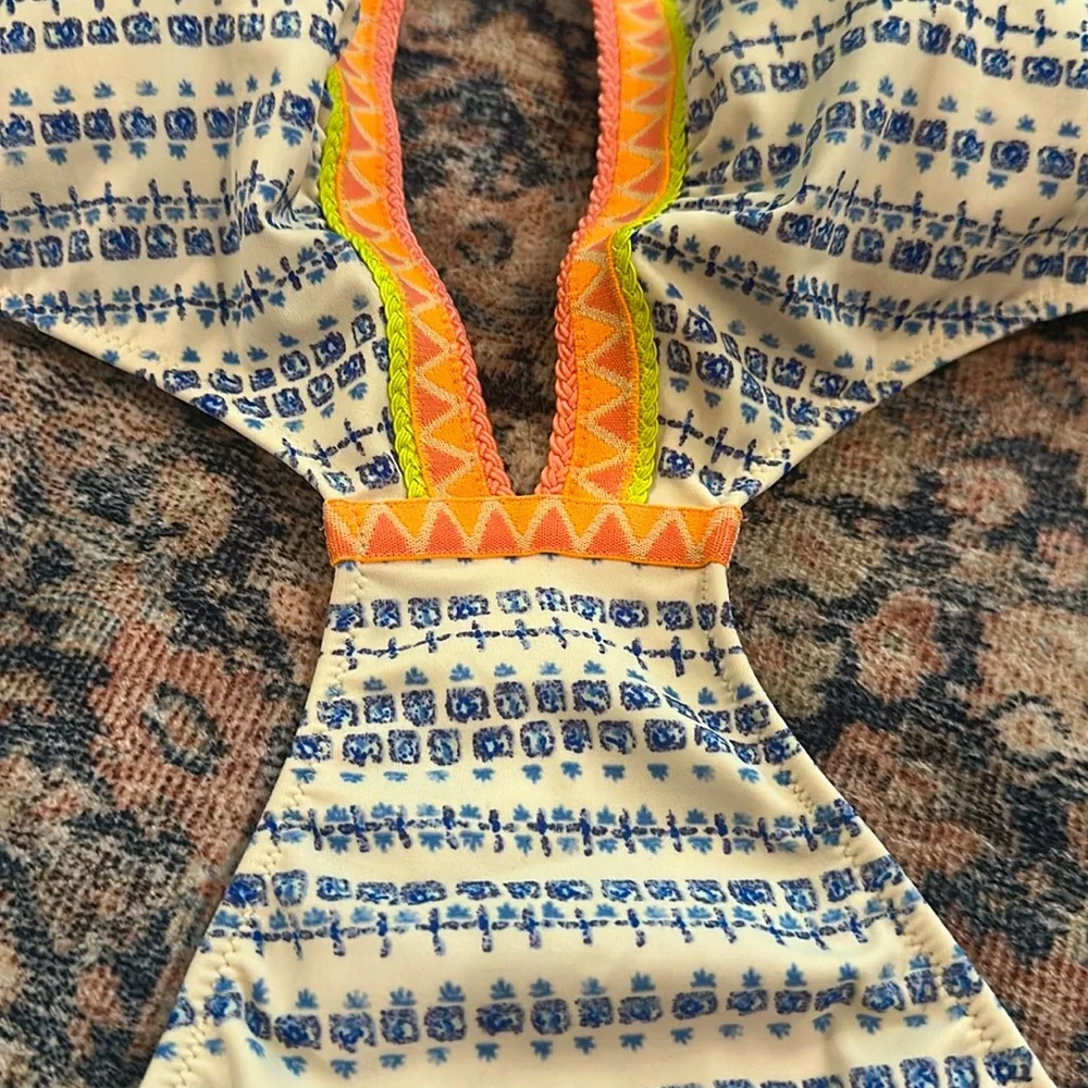 Victoria’s Secret One-Piece Swimsuit, size M - Picture 3 of 9